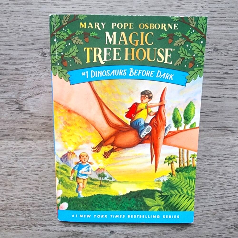 Magic Tree House #1 Dinosaurs Before Dark Children's Fiction Chapter Book Series